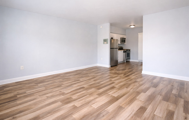 Studio, 1 bath, 420 sqft, $1,575, Unit 211
