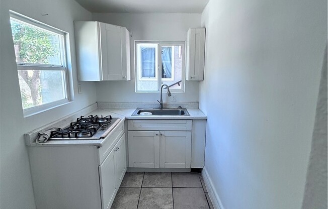 1726 W 55 ST