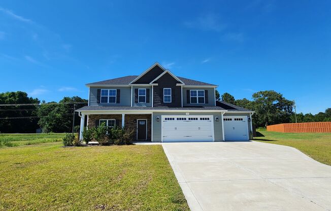 4 Bed 2.5 Bath Home in Grays Creek!