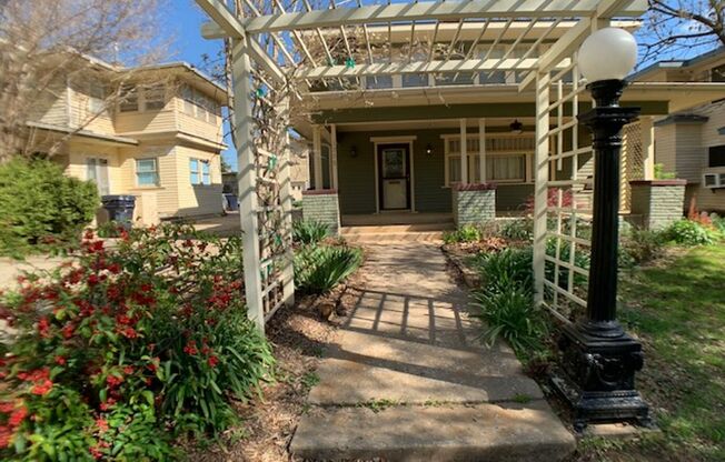 Historical 4 Bedroom Near Downtown