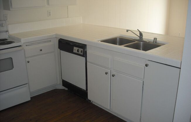 Whalers Village Townhome - 3+den, 1770 sf