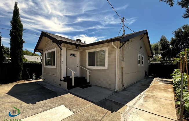 $3500 Beautiful Cottage Style 2 Bed 1 Bath Home in Willow Glen-All utilities paid