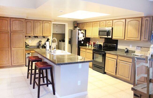 3 beds, 2.5 baths, $2,800