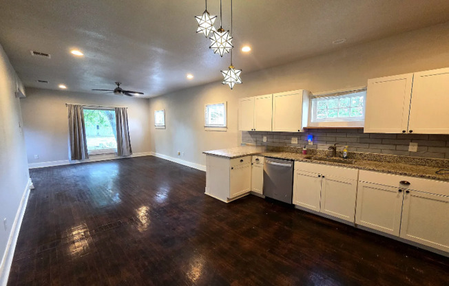 1211 W AGARITA AVE