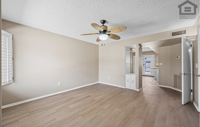 2Bed/1.5Bath Townhome at 15th Ave/Camelback! Ready for Immediate Move-In!