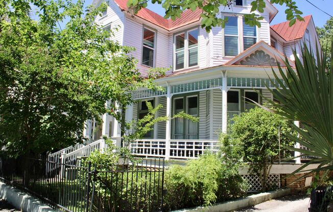 2 bed / 1.5 bath on Rutledge St.