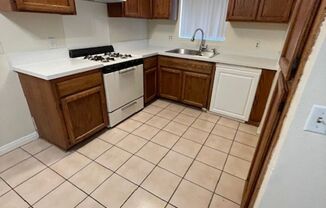 2 beds, 2 baths, 935 sqft, $2,500, Unit A