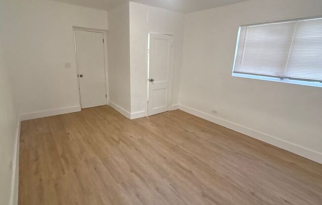 1 bed, 1 bath, 700 sqft, $1,700, Unit 2R