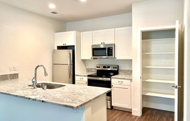 1 bed, 1 bath, 765 sqft, $1,470, Unit 241