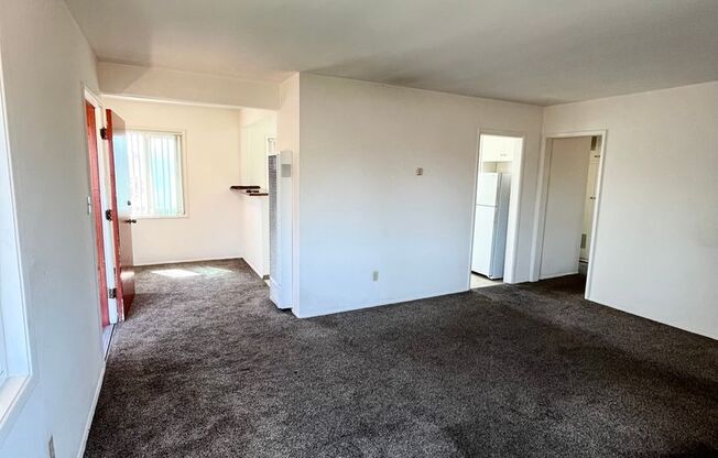 SPACIOUS UPSTAIRS 2BD/2BA APARTMENT AVAILABLE - IN THE HEART OF PACIFIC BEACH! - $2,995/mo