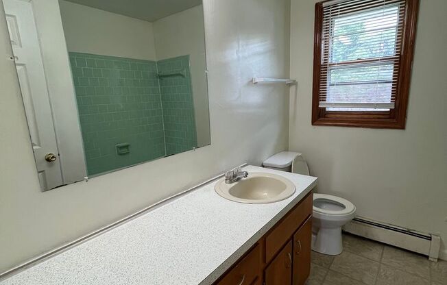 2 beds, 1 bath, 903 sqft, $1,210, Unit E-1