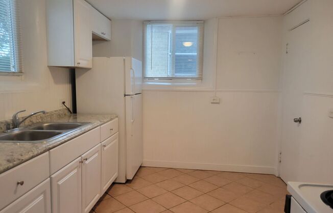 2 beds, 1 bath, $1,600, Unit # 2