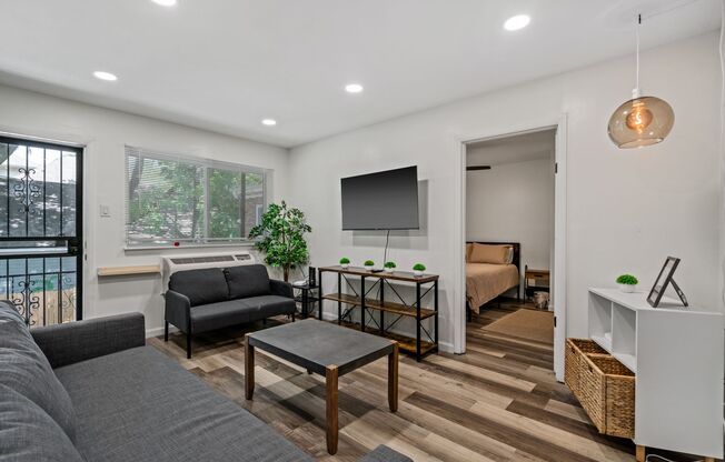 Gorgeous Renovated 1 & 2 Bedroom Apartment @ 1512 Court