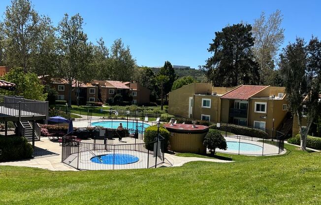 3Bedroom 2 bath in Gated Waterbridge community of Rancho Bernardo.  Move-in Special!!