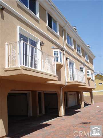 1519 W 208 ST
