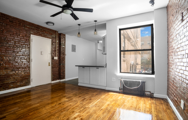 1182 PUTNAM AVE