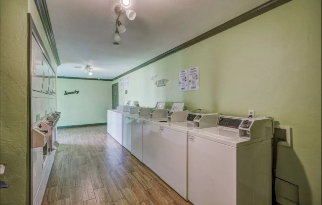 2 beds, 1.5 baths, 925 sqft, $800