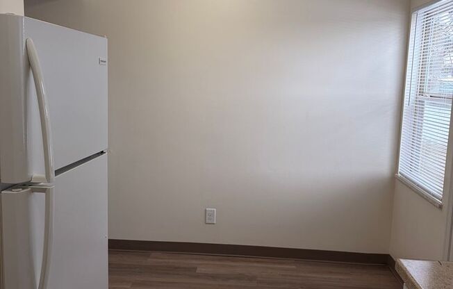 2 beds, 1 bath, 885 sqft, $1,150, Unit 764