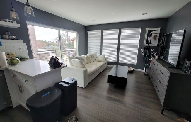 1276 1/2 Ricardo St