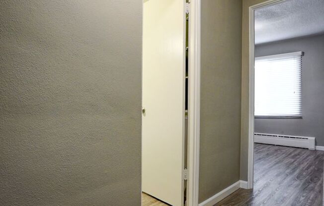 2 beds, 1 bath, 910 sqft, $1,925, Unit 16