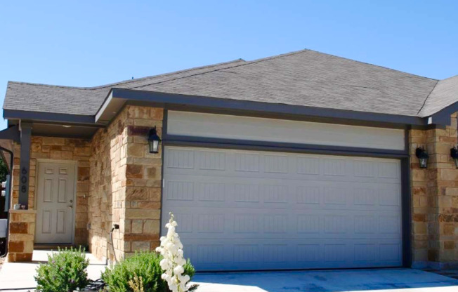 608 PARKLINE DR