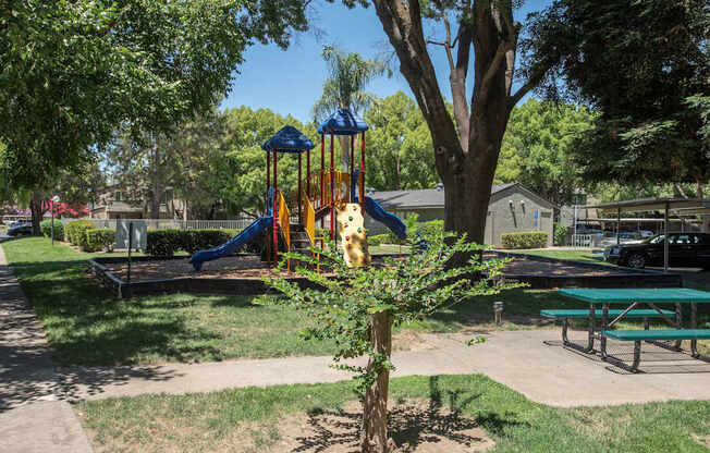 River Pointe playground and picnic area
