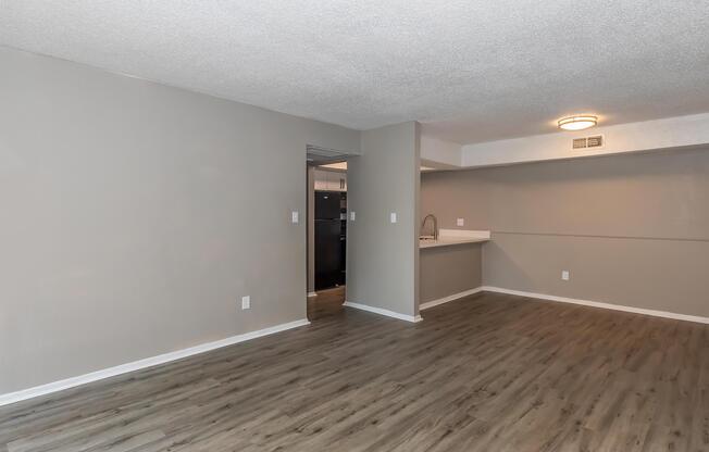 2 beds, 2 baths, 905 sqft, $1,405