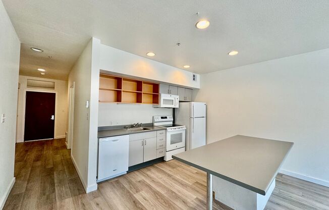 $250 off First Month's Rent!!!! Downtown Condo with City View!!