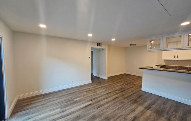 2 beds, 1 bath, $2,495, Unit UNIT 305