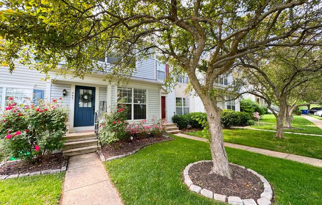 Gorgeous 2 Bed 2.5 Bath Townhome With A Fenced Yard In Exeter