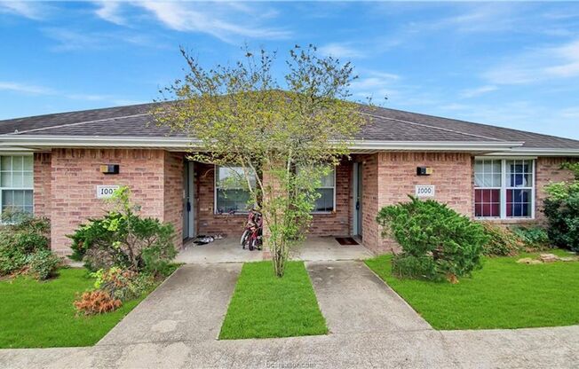 3 Bed, 3 Bath Duplex in College Station