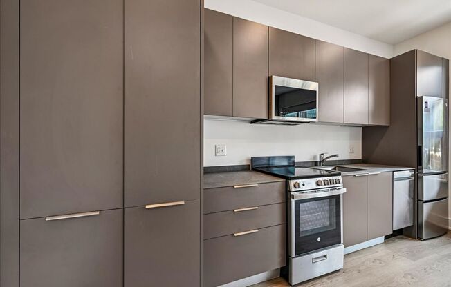 1 bed, 1 bath, 569 sqft, $1,899, Unit 208