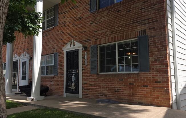Great 3 Bedroom Townhouse In Aurora!
