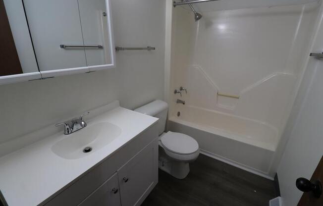 2 beds, 1 bath, $859