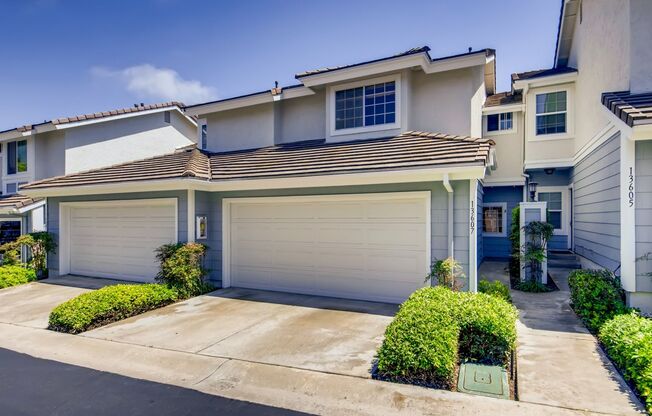 Gorgeous Townhome in the Del Mar Heights Community!!