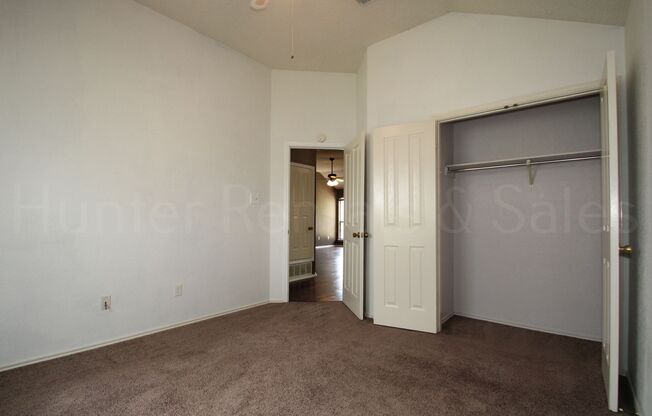 3 beds, 2 baths, $1,595