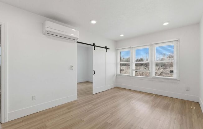 2 beds, 1 bath, $1,575, Unit 20