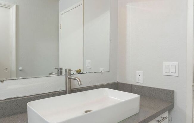 2 beds, 1 bath, $1,845, Unit 19791