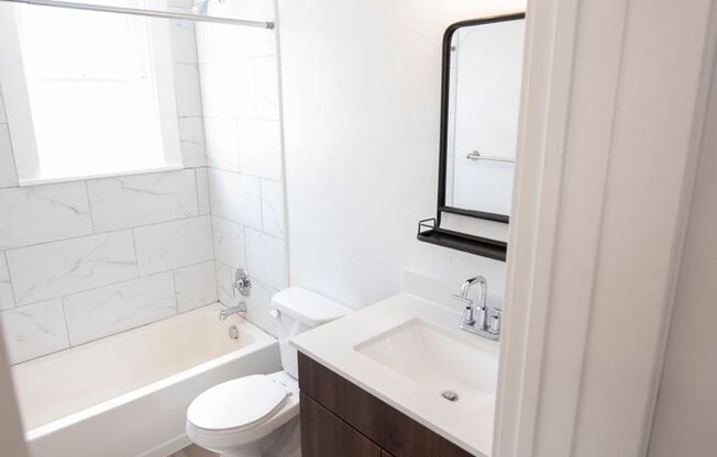 Studio, 1 bath, 285 sqft, $999, Unit 09