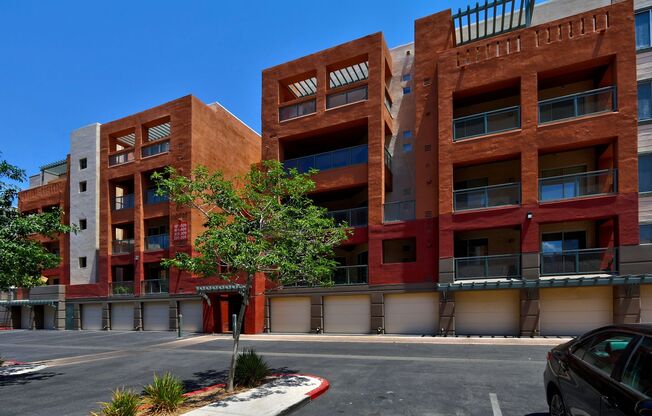 FANTASTIC GUARD GATED COMMUNITY IN PARK AVENUE.