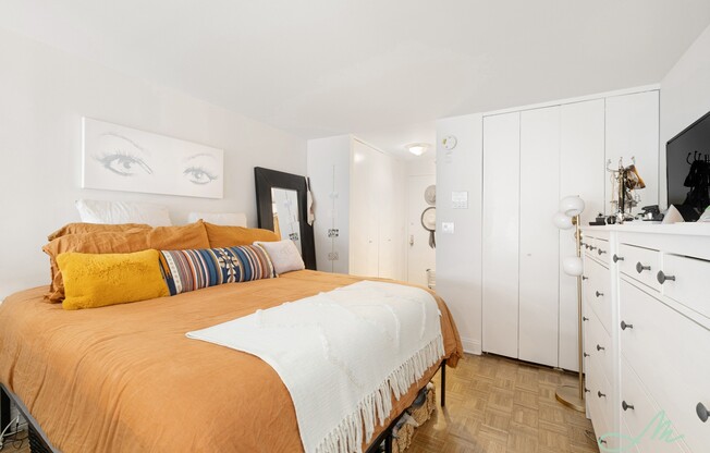 1 bed, 1.5 baths, $4,795, Unit 3B