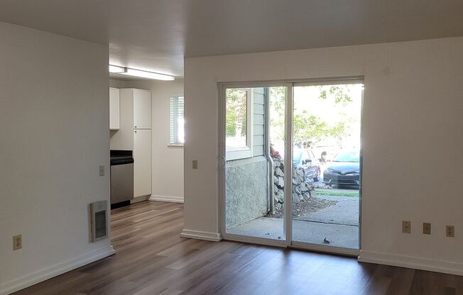 Darling ground floor 1 bed/1 bath in downtown Kenmore for May 10th move in only $1750!