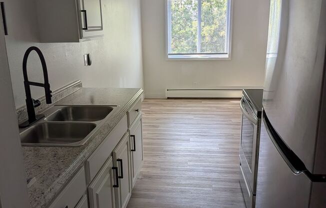 2 beds, 1 bath, 900 sqft, $1,350, Unit Unit 207