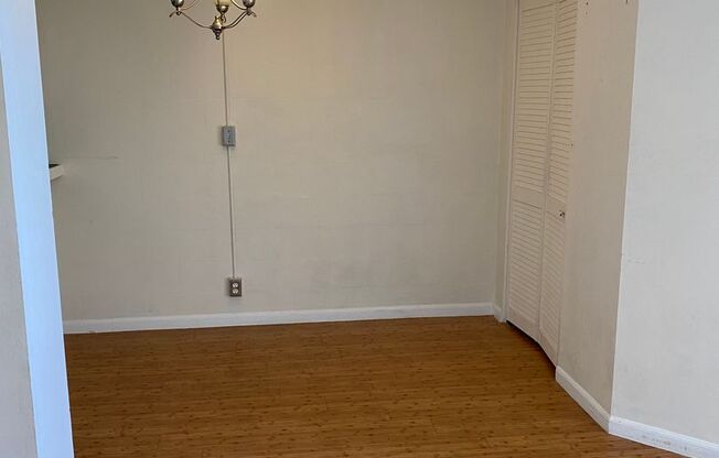 Leilehua - Spacious One Bedroom with Secured Parking Near Downtown Honolulu