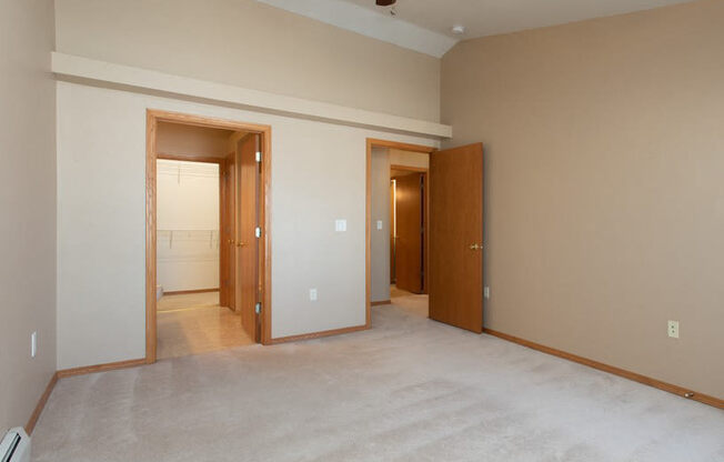 Upper Lakeside Primary Bedroom, 2 Bed/2 Bath