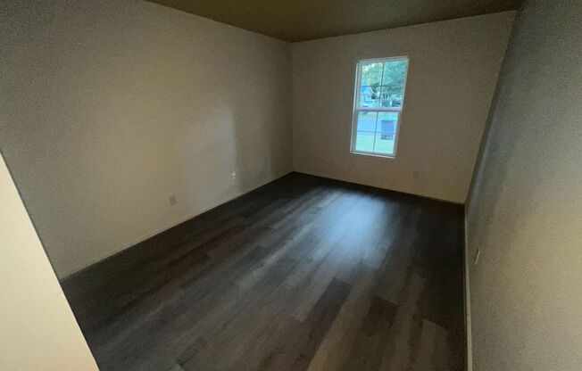 2 beds, 1 bath, $950, Unit Apt A