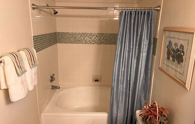 2 beds, 2 baths, $2,100, Unit # 2158
