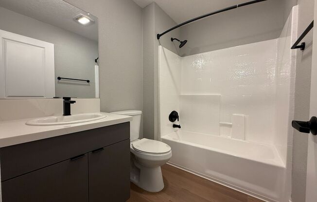 2 beds, 2 baths, 910 sqft, $2,680, Unit 1J
