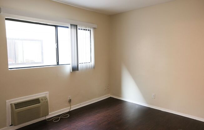 2 beds, 1 bath, 550 sqft, $2,450, Unit 1129-2