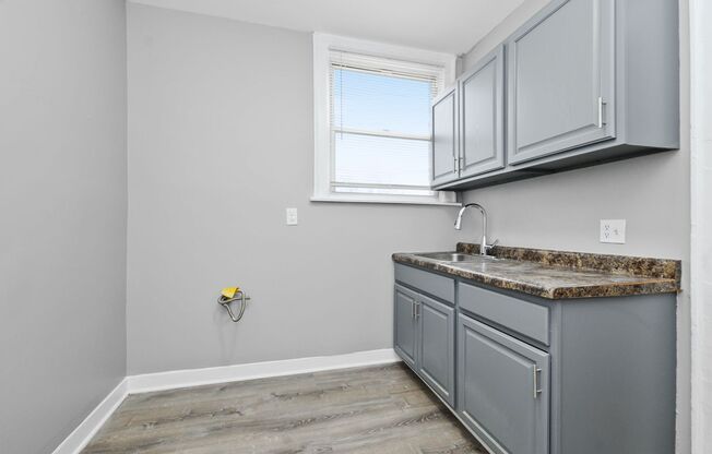 2 beds, 1 bath, $1,780, Unit 8711-3W